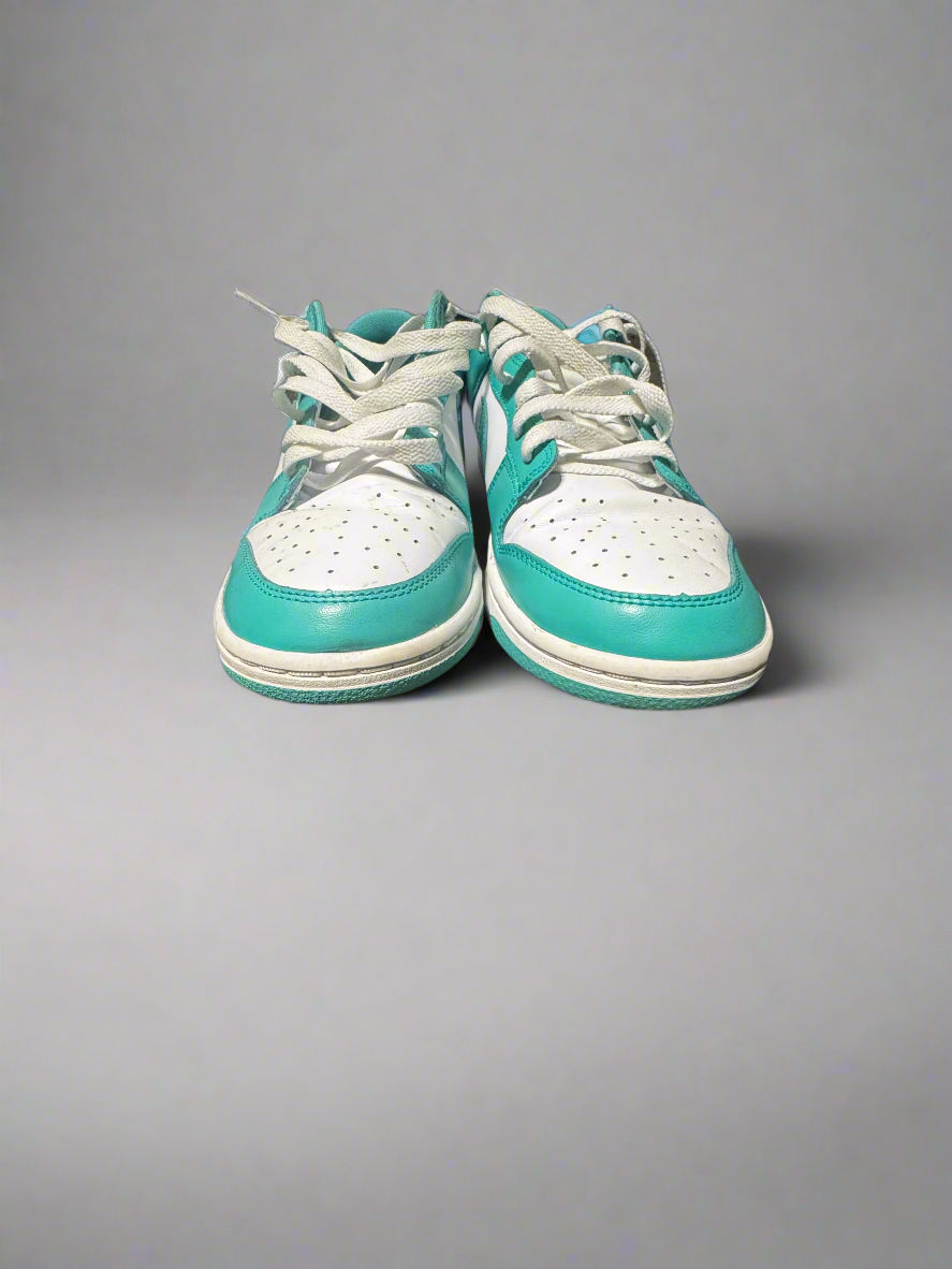 Nike Dunk Low ‘Clear Jade’ Size 10 men’s (Pre-Owned, No box)